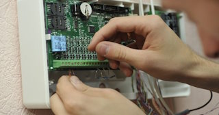 Монтаж аварийных сигнализаций от 3107 руб. в Краснокамске